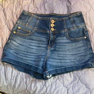 ⭐️No boundaries Jean shorts Medium Wash